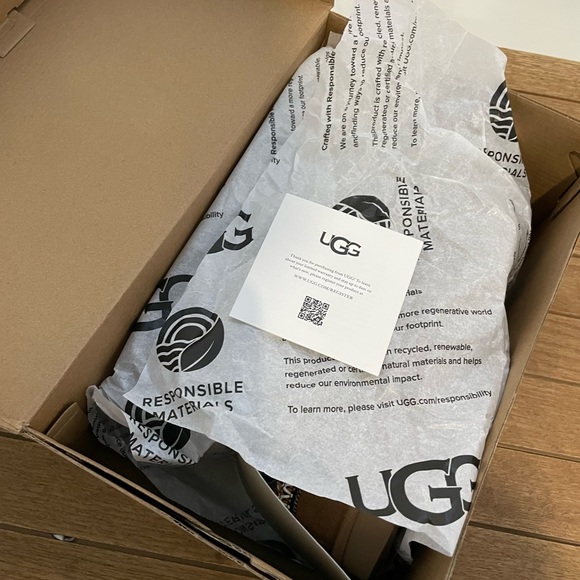 UGG Little/Big Kids Tasman Slipper, Chestnut. 1019066K - Picture 8 of 8